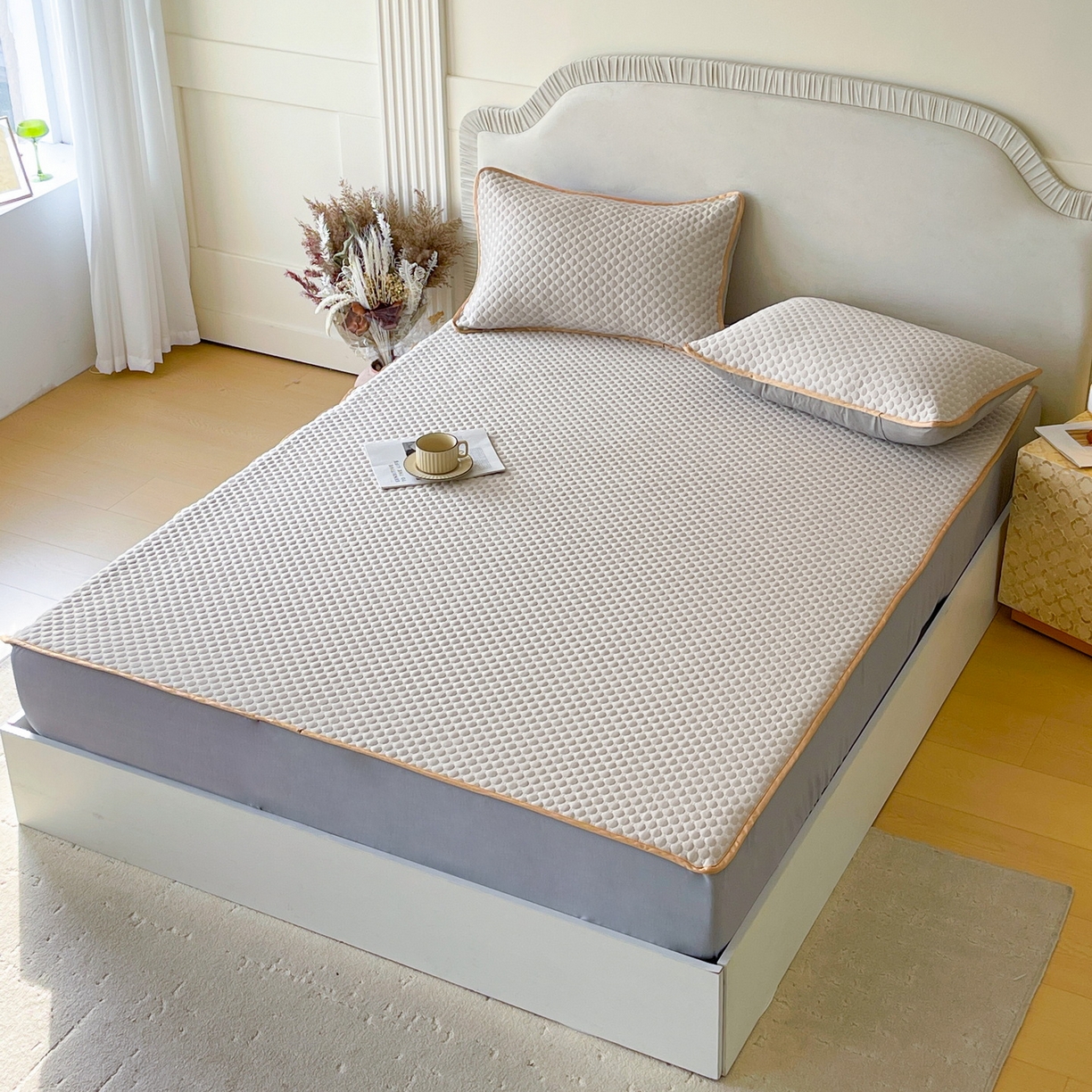 91家纺网 家纺一手货源 找家纺 莱米家纺 2026新款简约纯色凉豆豆软席床笠款凉席 豆豆高级灰