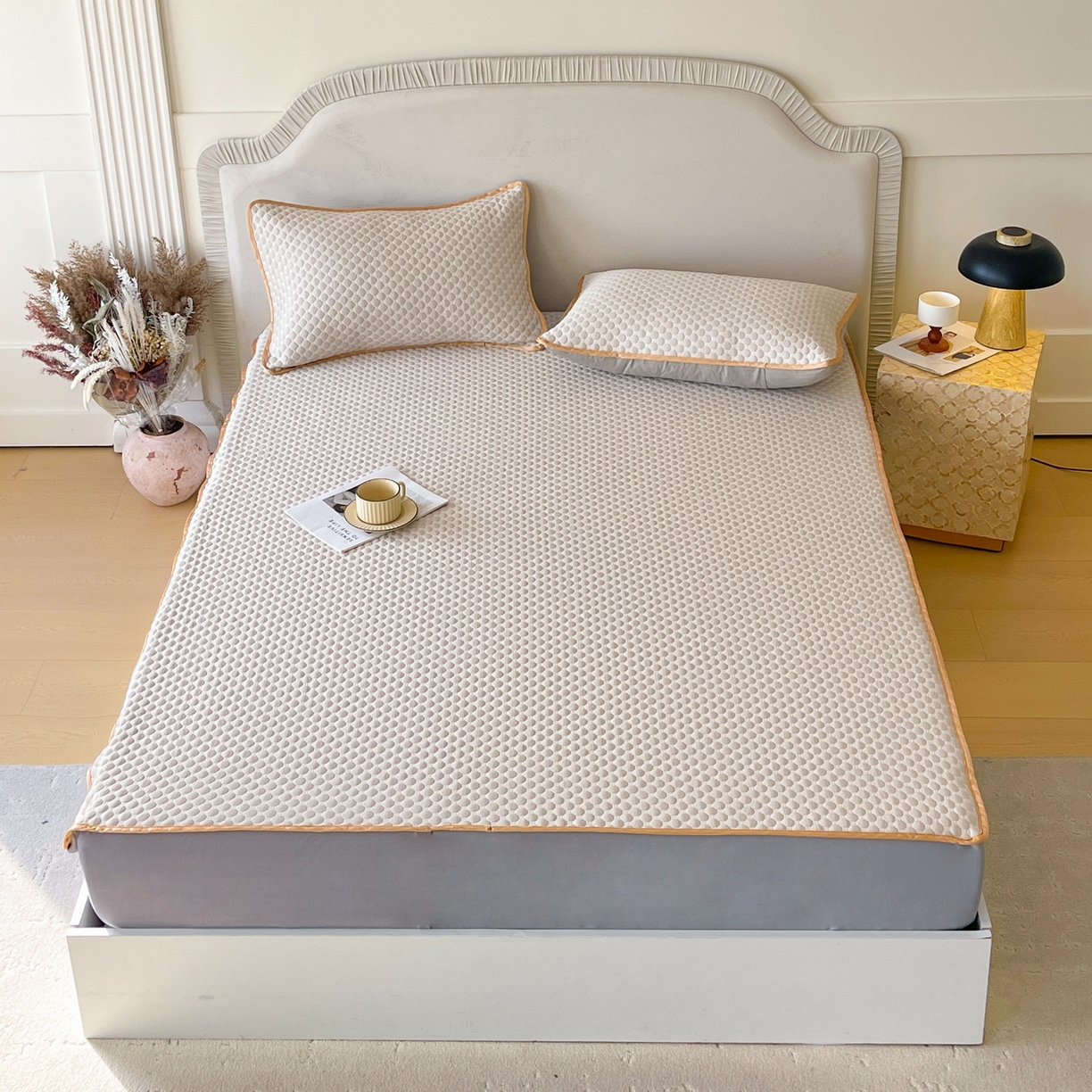 91家纺网 家纺一手货源 找家纺 莱米家纺 2026新款简约纯色凉豆豆软席床笠款凉席 豆豆高级灰