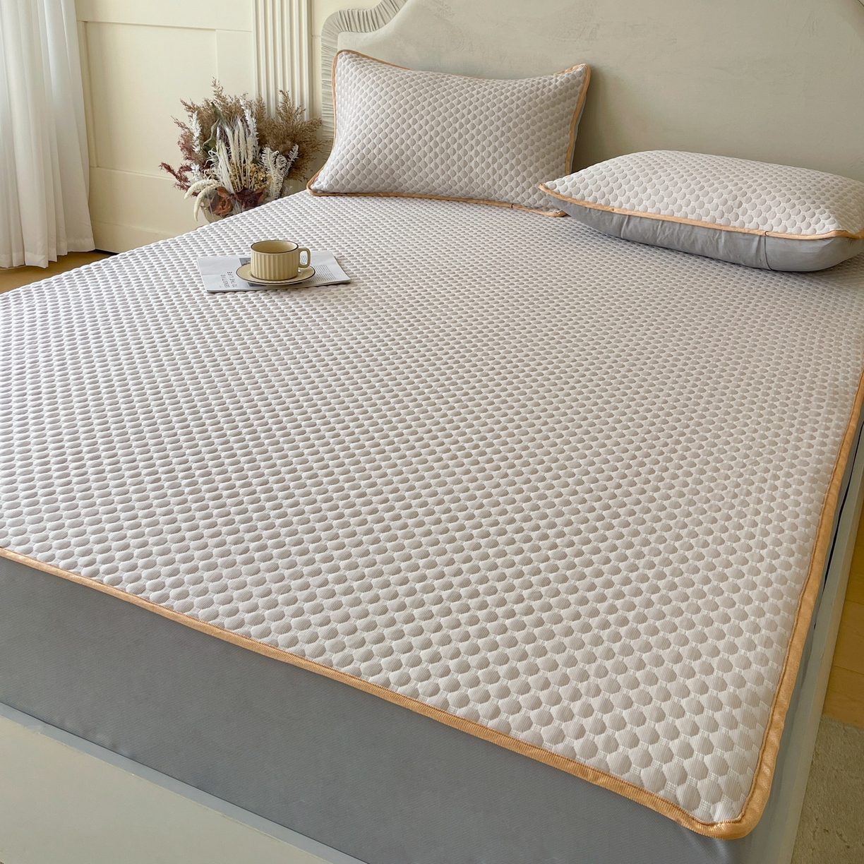 91家纺网 家纺一手货源 找家纺 莱米家纺 2026新款简约纯色凉豆豆软席床笠款凉席 豆豆高级灰