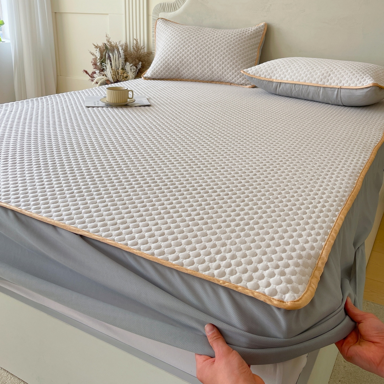 91家纺网 家纺一手货源 找家纺 莱米家纺 2026新款简约纯色凉豆豆软席床笠款凉席 豆豆高级灰