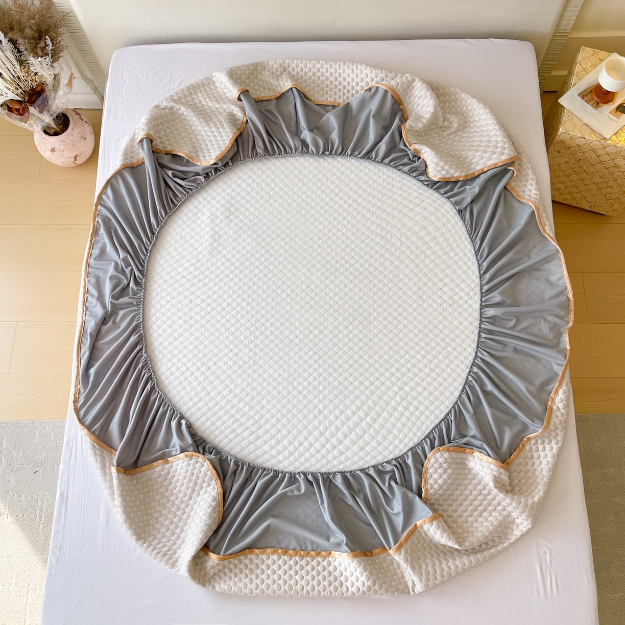 91家纺网 家纺一手货源 找家纺 莱米家纺 2026新款简约纯色凉豆豆软席床笠款凉席 豆豆高级灰