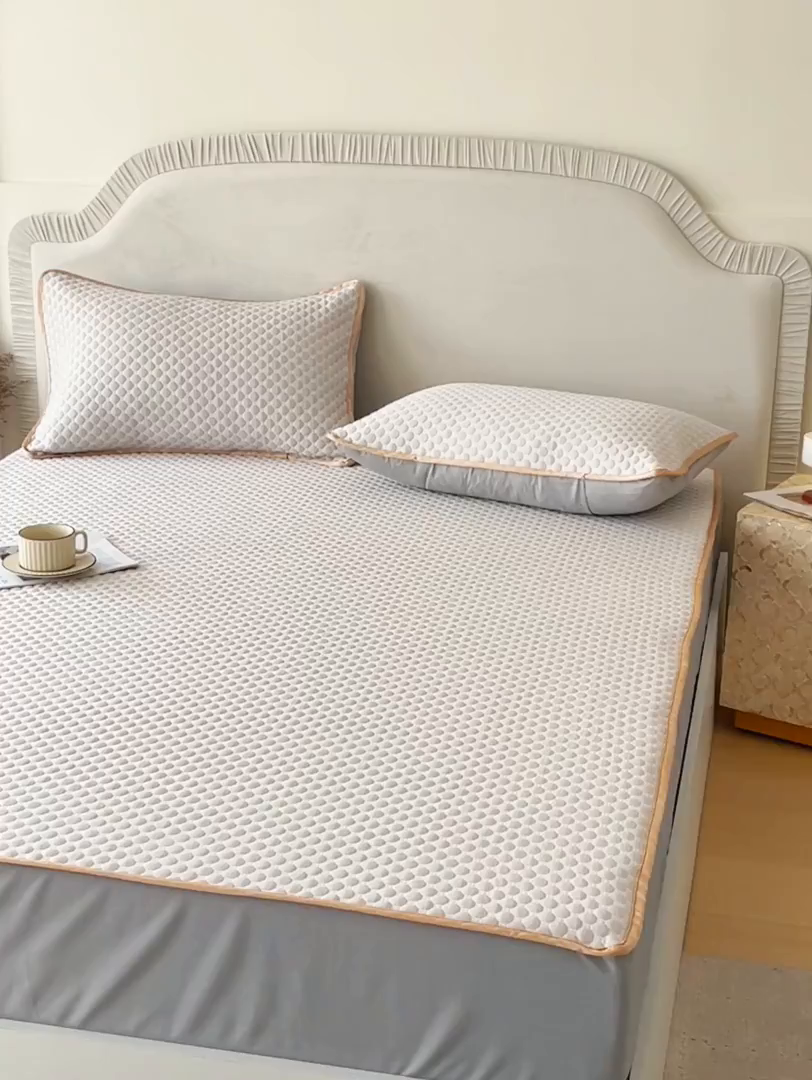 91家纺网 家纺一手货源 找家纺 莱米家纺 2026新款简约纯色凉豆豆软席床笠款凉席 豆豆高级灰