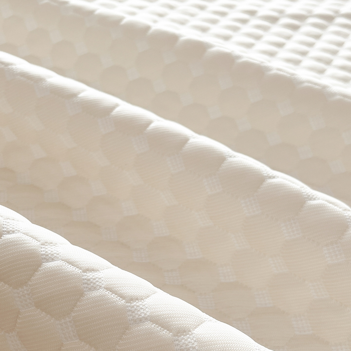 91家纺网 家纺一手货源 找家纺 莱米家纺 2026新款简约纯色凉豆豆软席床笠款凉席 豆豆奶油黄