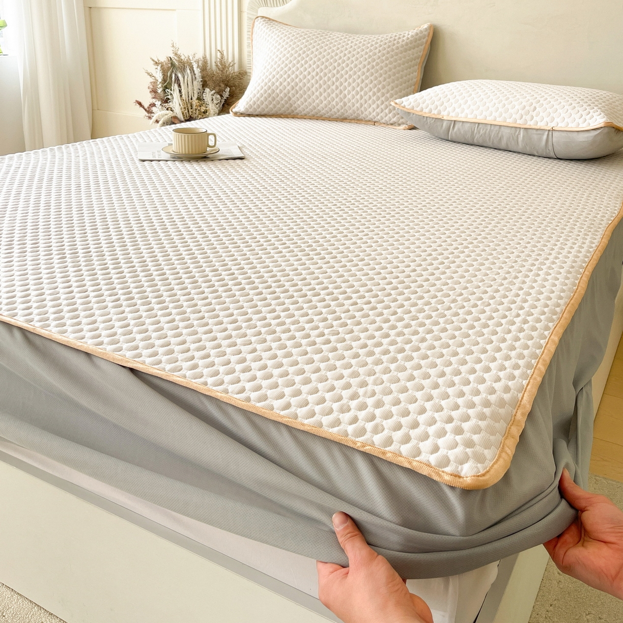 91家纺网 家纺一手货源 找家纺 莱米家纺 2026新款简约纯色凉豆豆软席床笠款凉席 豆豆奶油黄