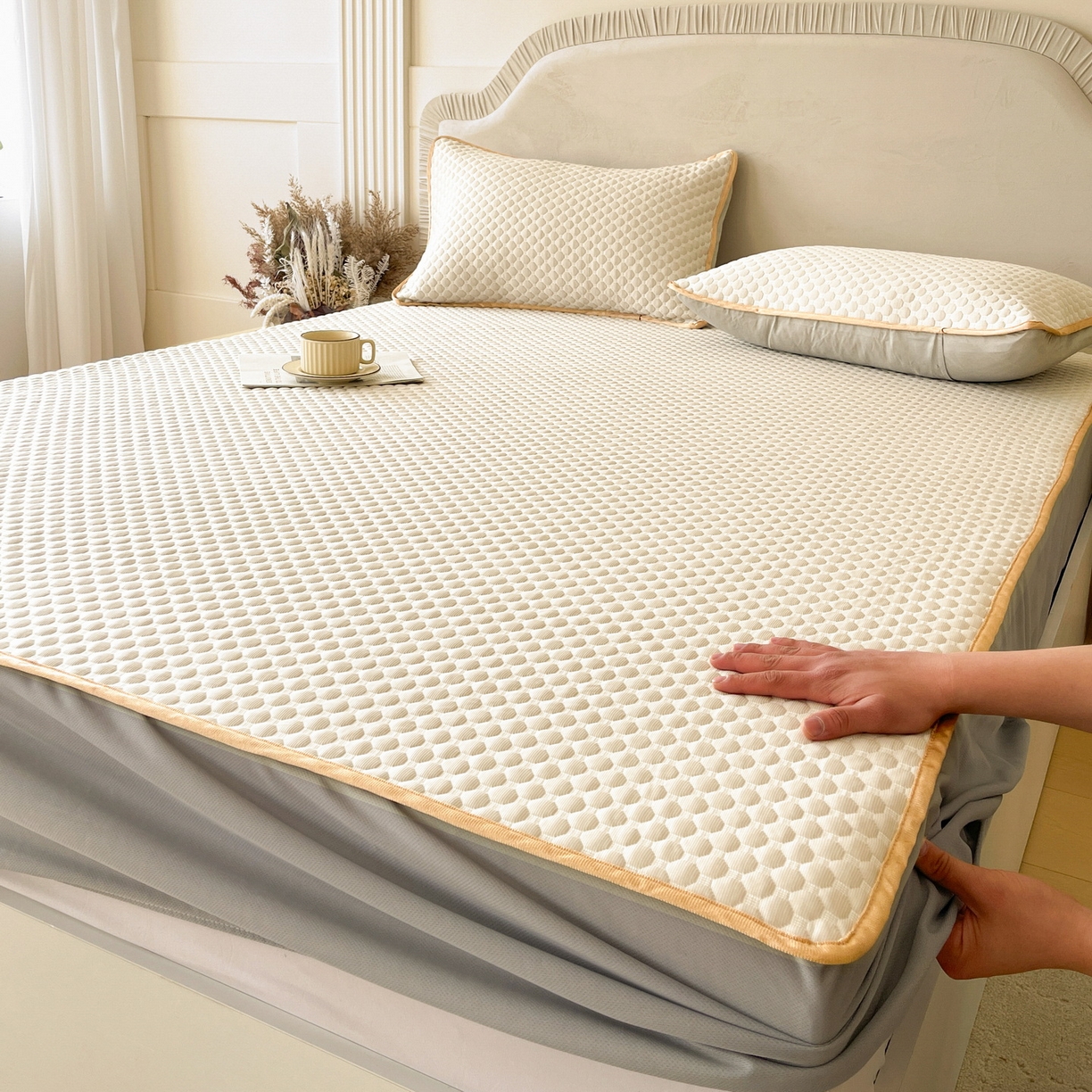 91家纺网 家纺一手货源 找家纺 莱米家纺 2026新款简约纯色凉豆豆软席床笠款凉席 豆豆奶油黄