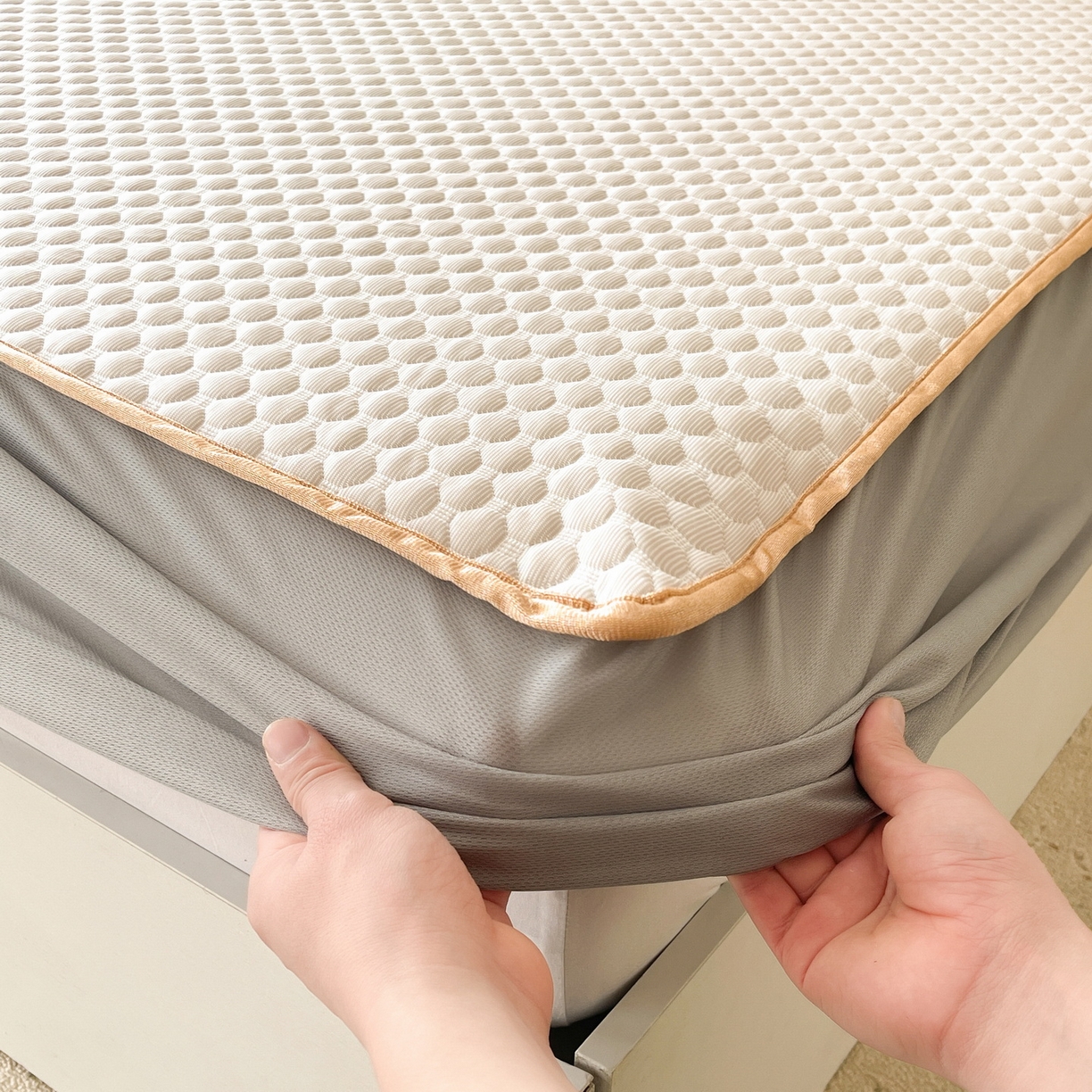 91家纺网 家纺一手货源 找家纺 莱米家纺 2026新款简约纯色凉豆豆软席床笠款凉席 豆豆奶油黄