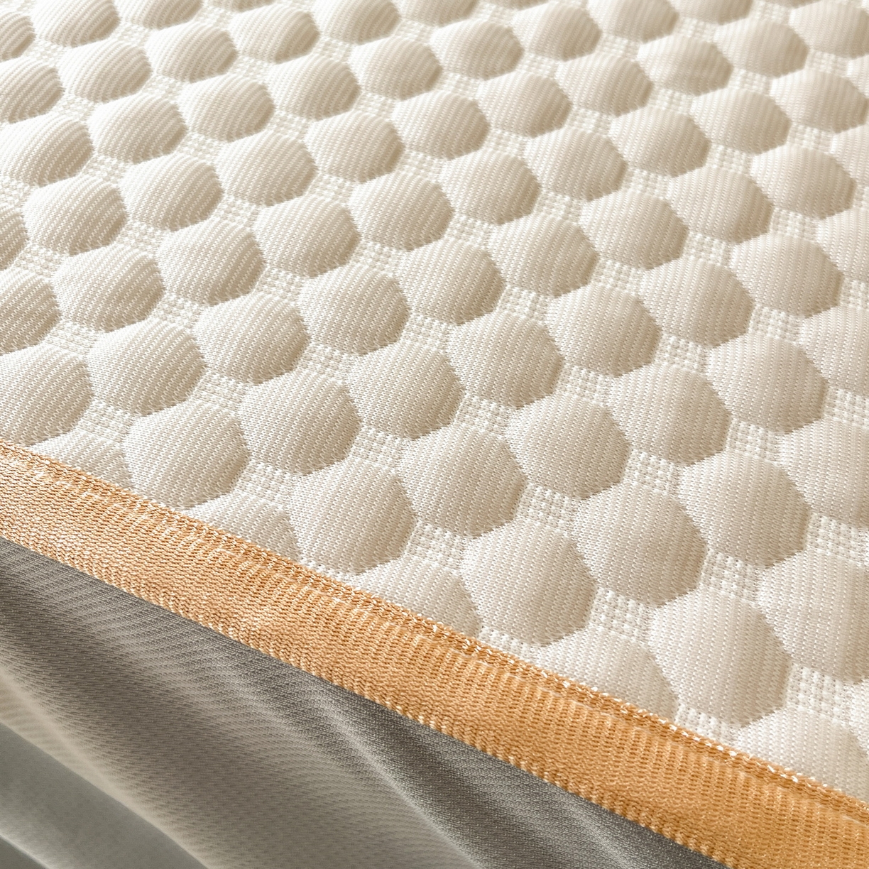 91家纺网 家纺一手货源 找家纺 莱米家纺 2026新款简约纯色凉豆豆软席床笠款凉席 豆豆奶油黄