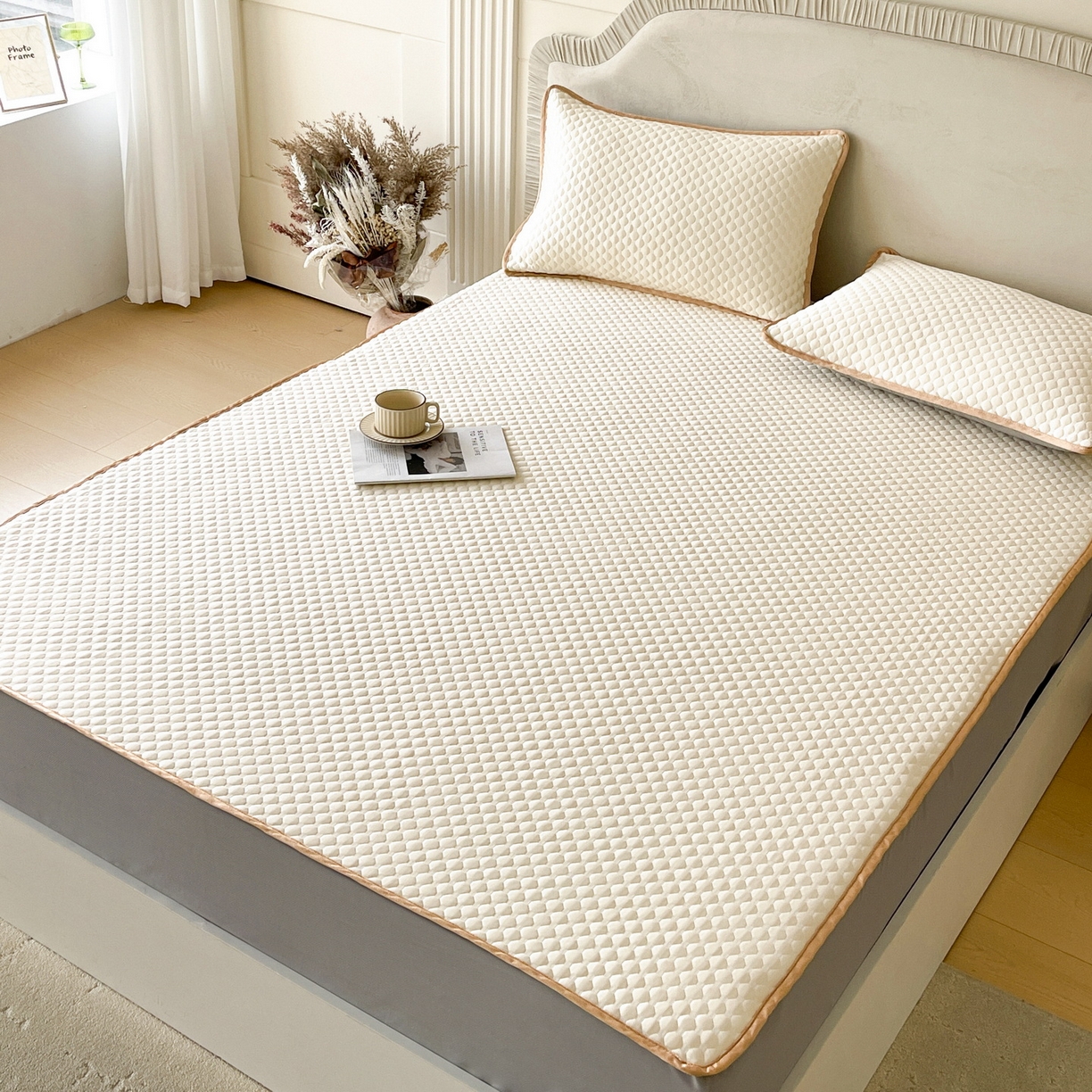 91家纺网 家纺一手货源 找家纺 莱米家纺 2026新款简约纯色凉豆豆软席床笠款凉席 豆豆奶油黄