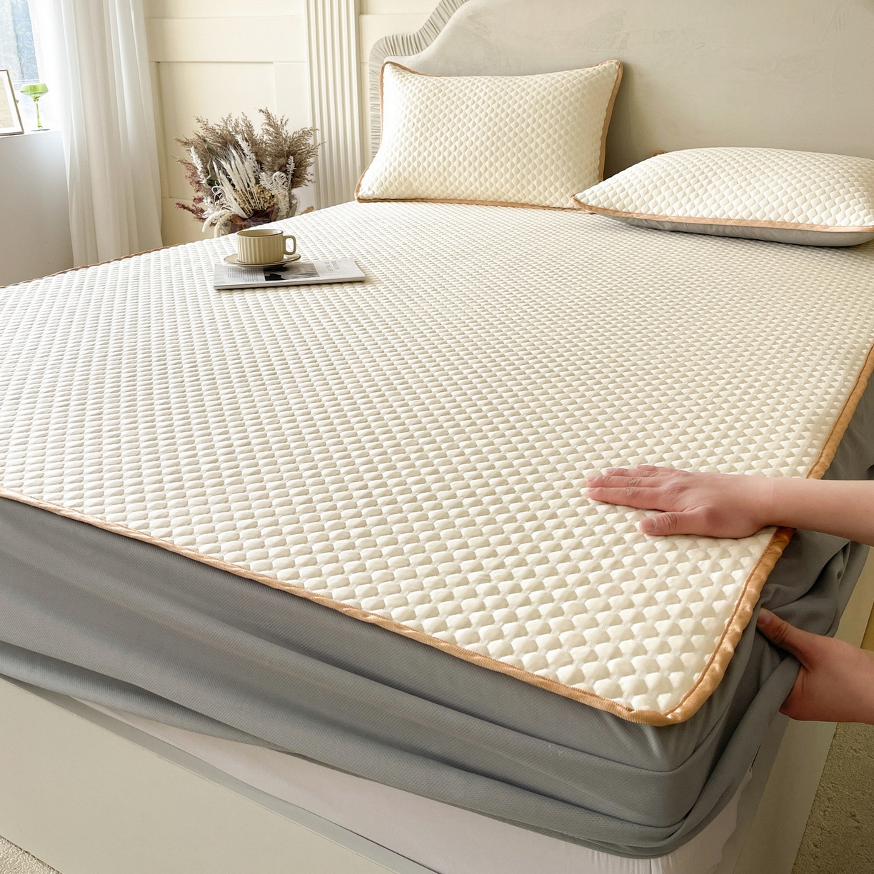 91家纺网 家纺一手货源 找家纺 莱米家纺 2026新款简约纯色凉豆豆软席床笠款凉席 豆豆奶油黄