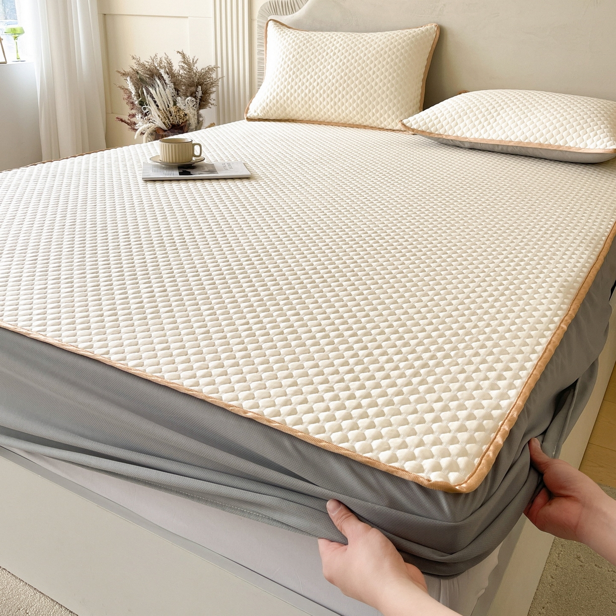 91家纺网 家纺一手货源 找家纺 莱米家纺 2026新款简约纯色凉豆豆软席床笠款凉席 豆豆奶油黄