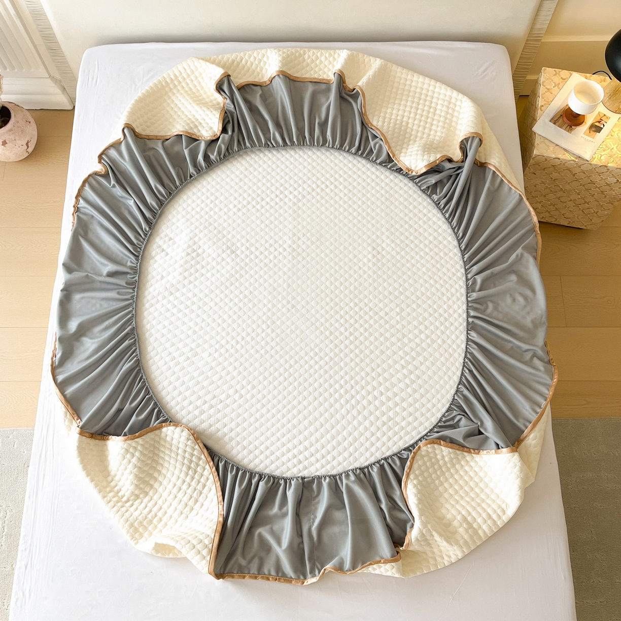 91家纺网 家纺一手货源 找家纺 莱米家纺 2026新款简约纯色凉豆豆软席床笠款凉席 豆豆奶油黄