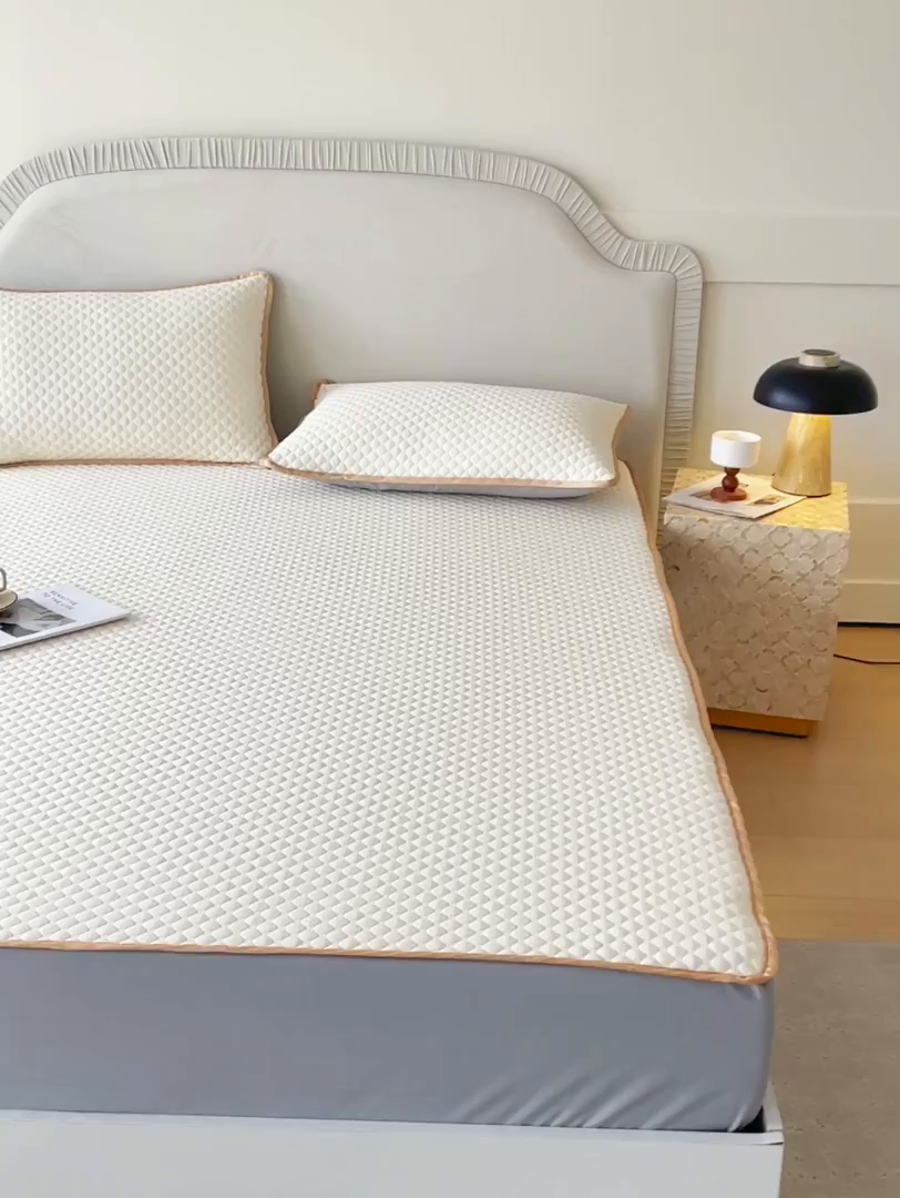 91家纺网 家纺一手货源 找家纺 莱米家纺 2026新款简约纯色凉豆豆软席床笠款凉席 豆豆奶油黄