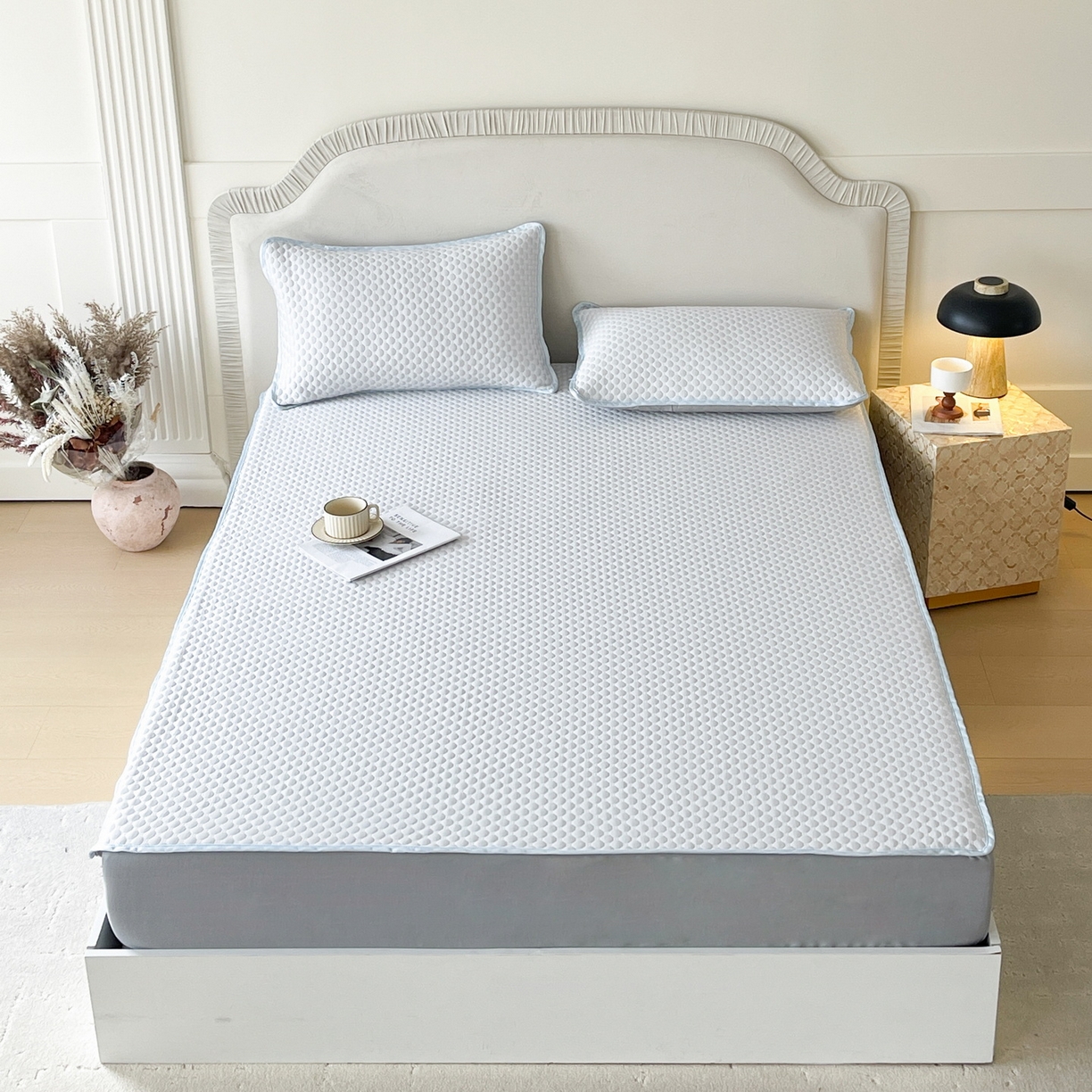 91家纺网 家纺一手货源 找家纺 莱米家纺 2026新款简约纯色凉豆豆软席床笠款凉席 豆豆微微兰