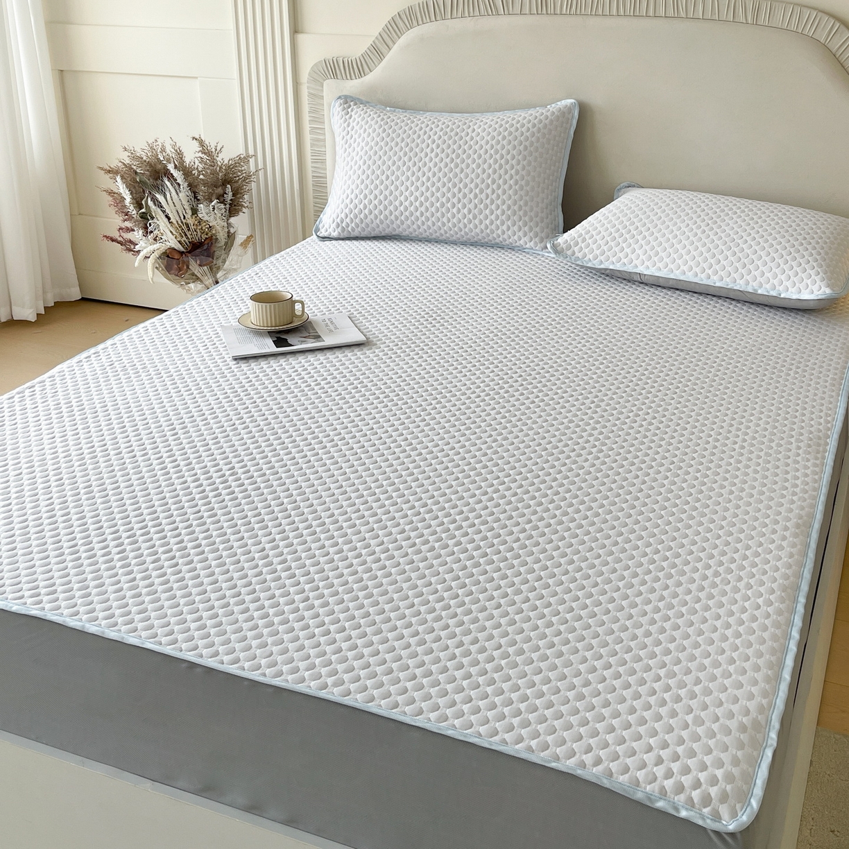 91家纺网 家纺一手货源 找家纺 莱米家纺 2026新款简约纯色凉豆豆软席床笠款凉席 豆豆微微兰