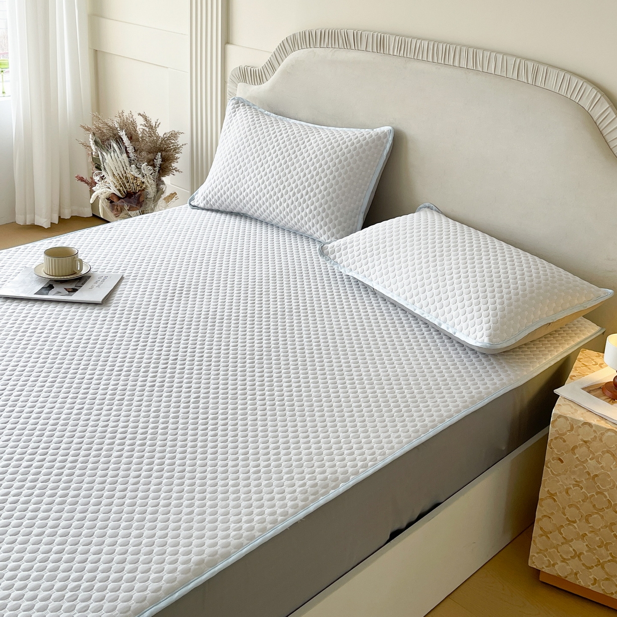 91家纺网 家纺一手货源 找家纺 莱米家纺 2026新款简约纯色凉豆豆软席床笠款凉席 豆豆微微兰