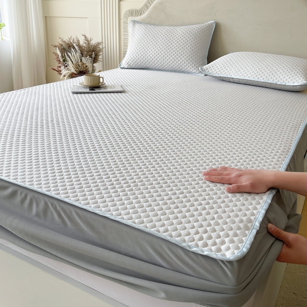 91家纺网 家纺一手货源 找家纺 莱米家纺 2026新款简约纯色凉豆豆软席床笠款凉席 豆豆微微兰