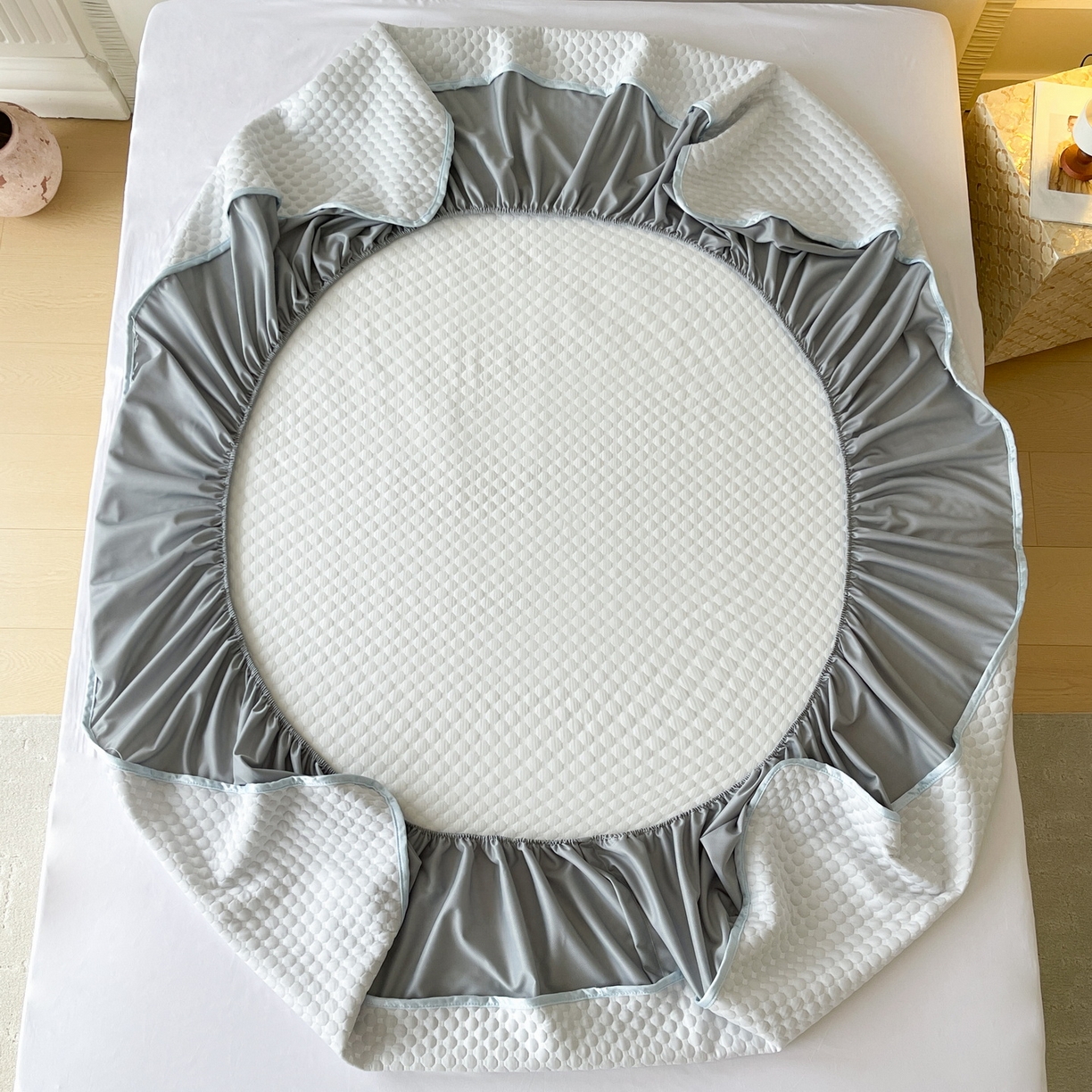 91家纺网 家纺一手货源 找家纺 莱米家纺 2026新款简约纯色凉豆豆软席床笠款凉席 豆豆微微兰