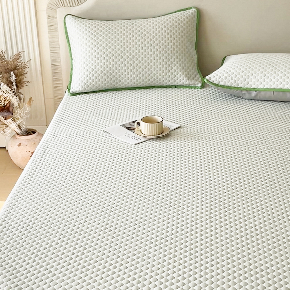 91家纺网 家纺一手货源 找家纺 莱米家纺 2026新款简约纯色凉豆豆软席床笠款凉席 豆豆香草绿