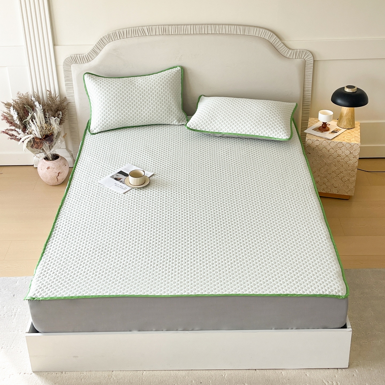 91家纺网 家纺一手货源 找家纺 莱米家纺 2026新款简约纯色凉豆豆软席床笠款凉席 豆豆香草绿