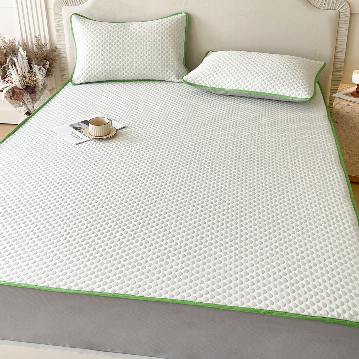 91家纺网 家纺一手货源 找家纺 莱米家纺 2026新款简约纯色凉豆豆软席床笠款凉席 豆豆香草绿