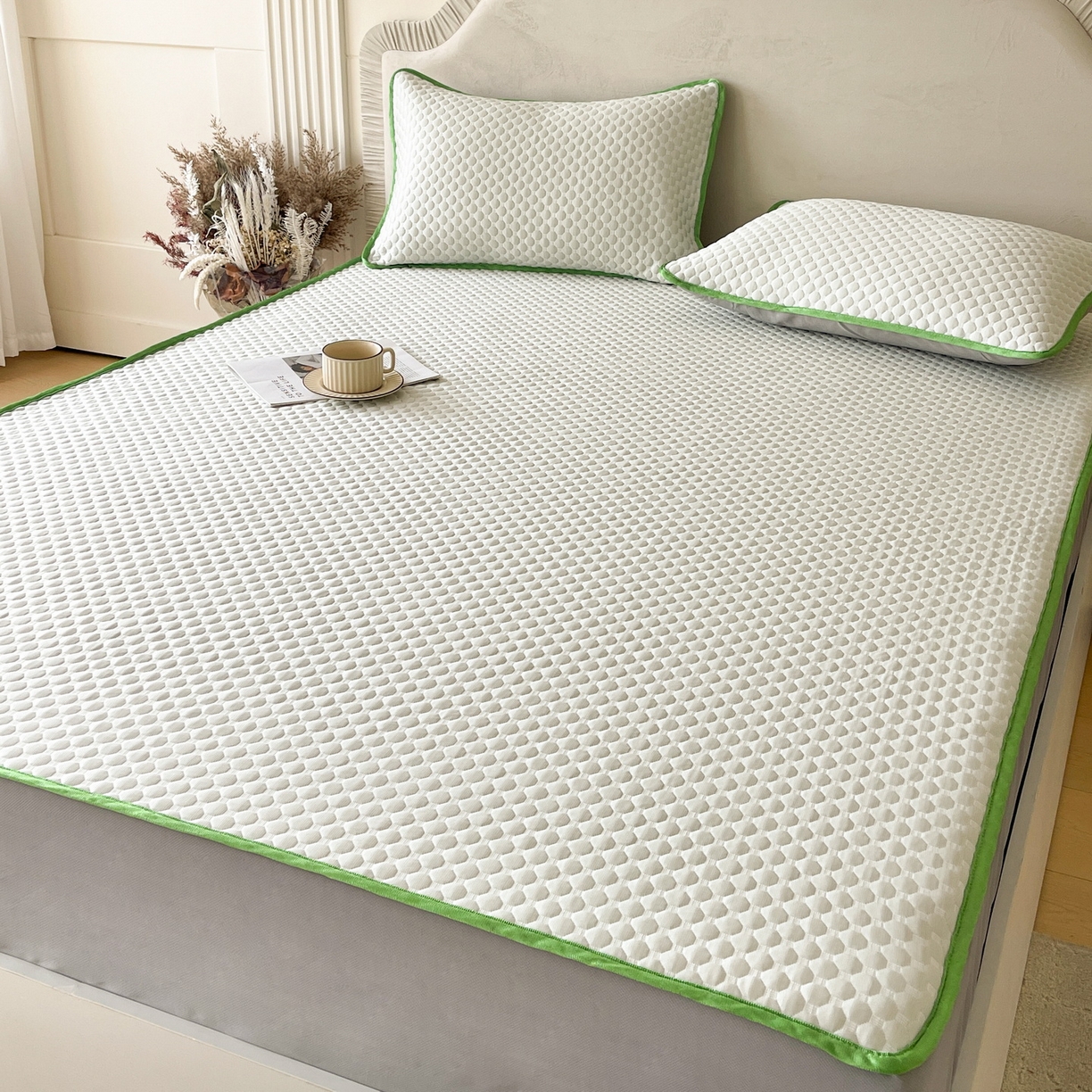 91家纺网 家纺一手货源 找家纺 莱米家纺 2026新款简约纯色凉豆豆软席床笠款凉席 豆豆香草绿