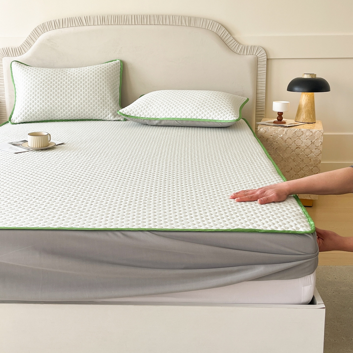 91家纺网 家纺一手货源 找家纺 莱米家纺 2026新款简约纯色凉豆豆软席床笠款凉席 豆豆香草绿