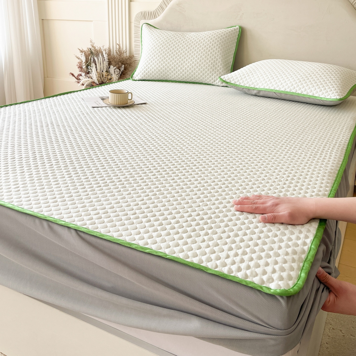 91家纺网 家纺一手货源 找家纺 莱米家纺 2026新款简约纯色凉豆豆软席床笠款凉席 豆豆香草绿