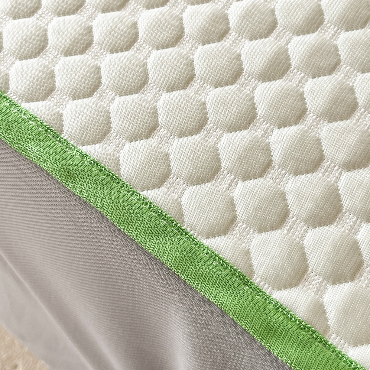 91家纺网 家纺一手货源 找家纺 莱米家纺 2026新款简约纯色凉豆豆软席床笠款凉席 豆豆香草绿