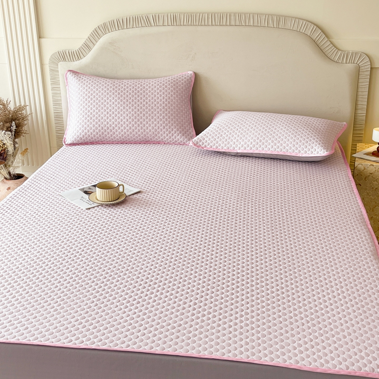 91家纺网 家纺一手货源 找家纺 莱米家纺 2026新款简约纯色凉豆豆软席床笠款凉席 豆豆香芋紫