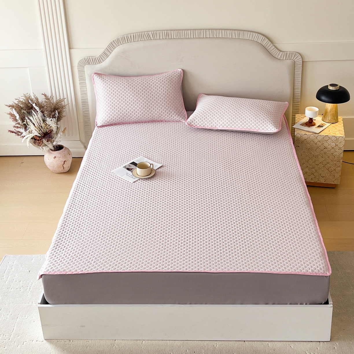 91家纺网 家纺一手货源 找家纺 莱米家纺 2026新款简约纯色凉豆豆软席床笠款凉席 豆豆香芋紫