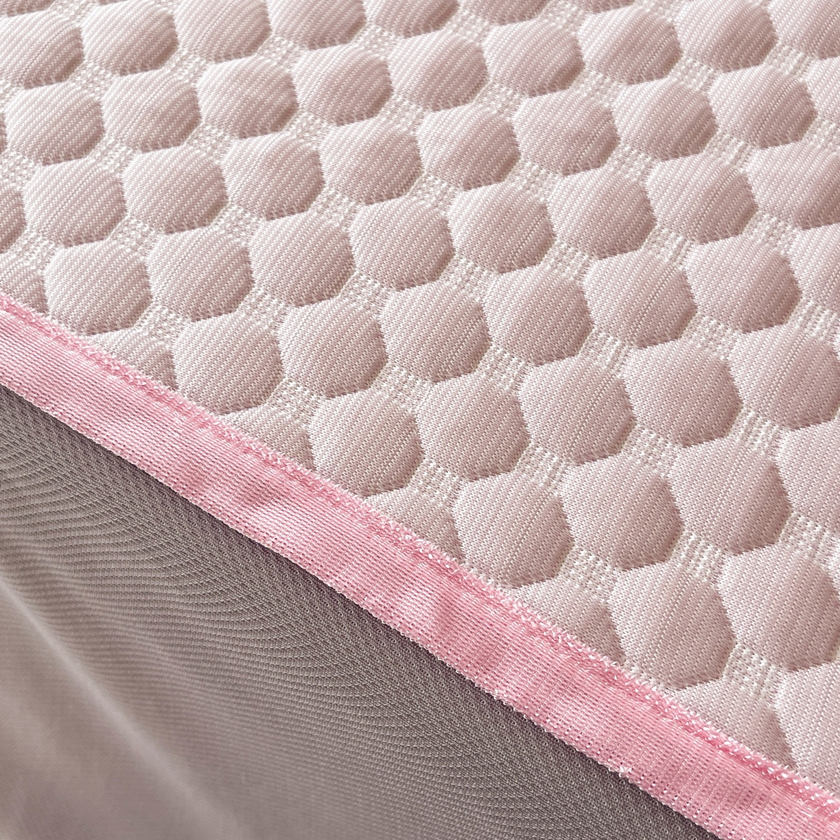 91家纺网 家纺一手货源 找家纺 莱米家纺 2026新款简约纯色凉豆豆软席床笠款凉席 豆豆香芋紫