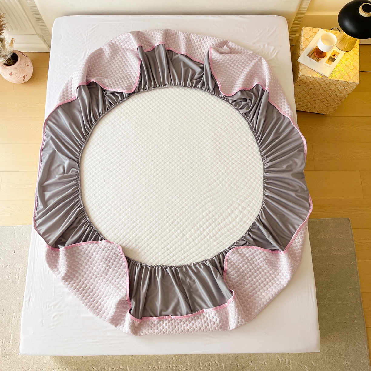 91家纺网 家纺一手货源 找家纺 莱米家纺 2026新款简约纯色凉豆豆软席床笠款凉席 豆豆香芋紫