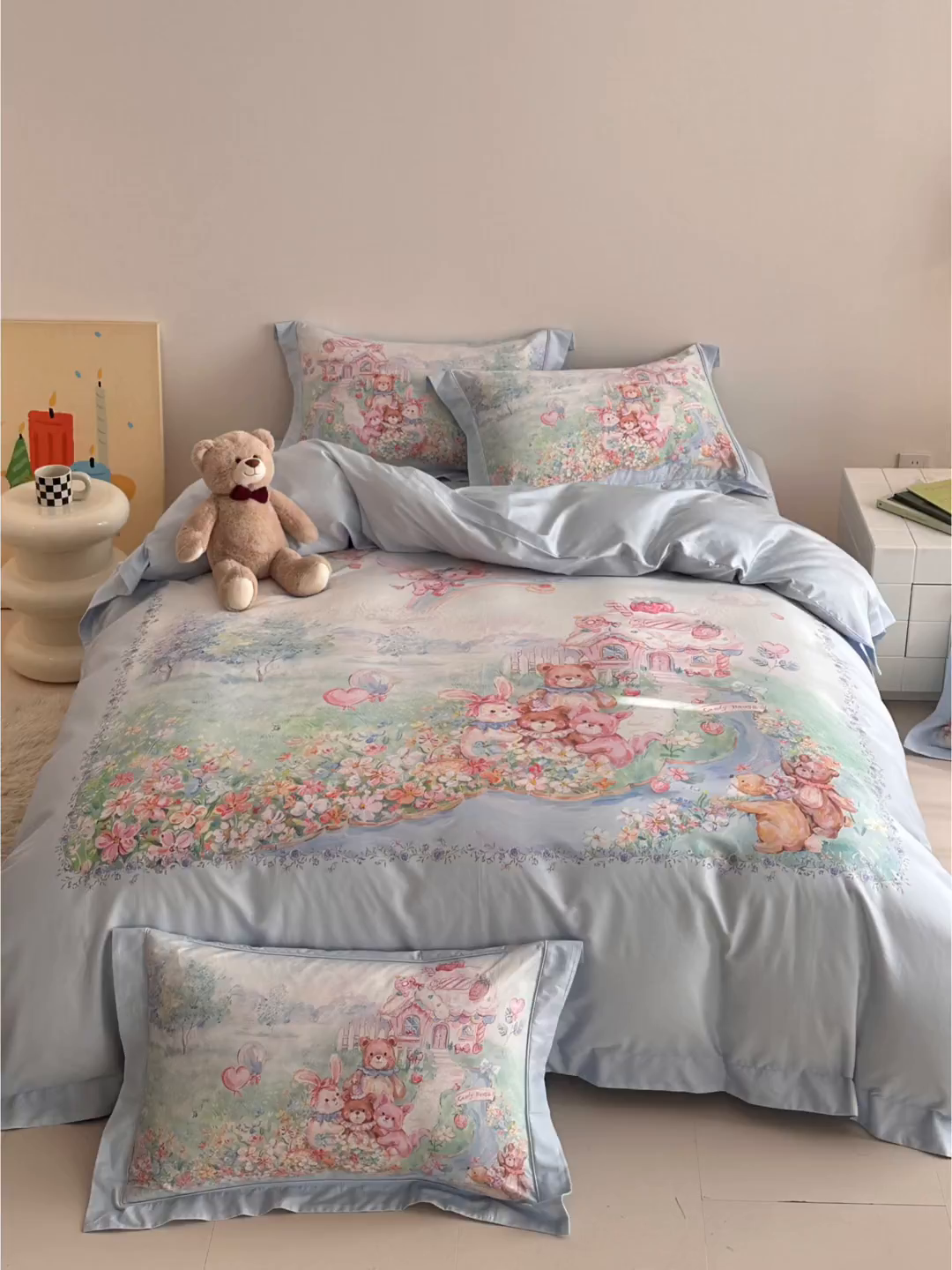 91家纺网 家纺一手货源 找家纺 U品汇 2026新品纯棉全棉平网大版数码印花四件套高端60支长绒棉贡缎埋绳宽边系列 彩虹派对（蓝）