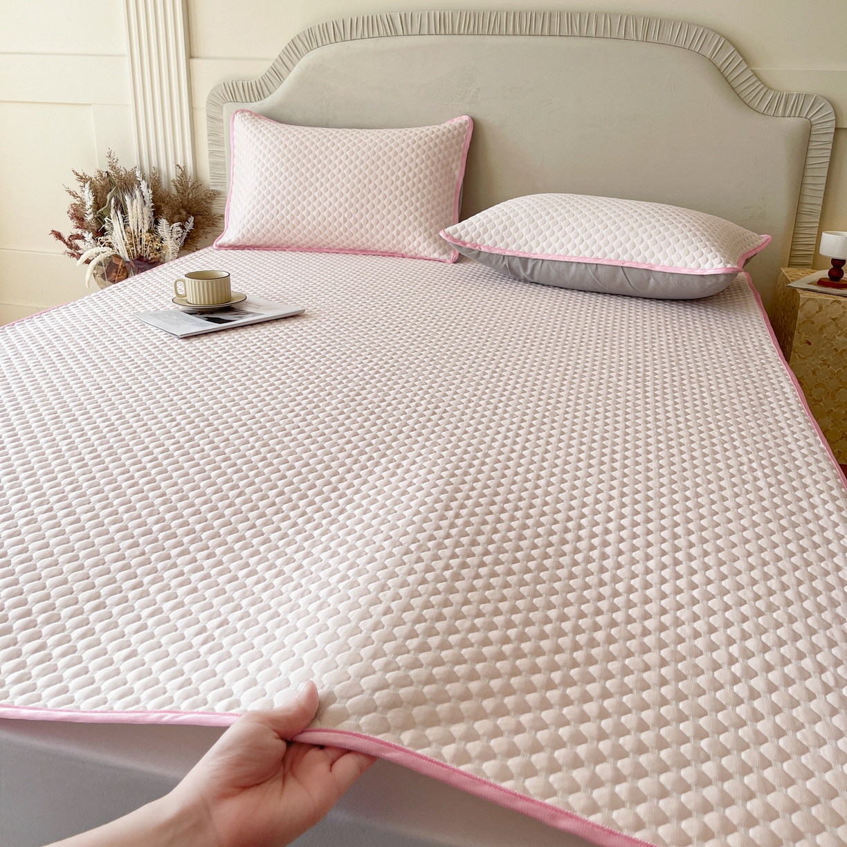 91家纺网 家纺一手货源 找家纺 （总）莱米家纺 2026新款简约纯色凉豆豆床席款凉席