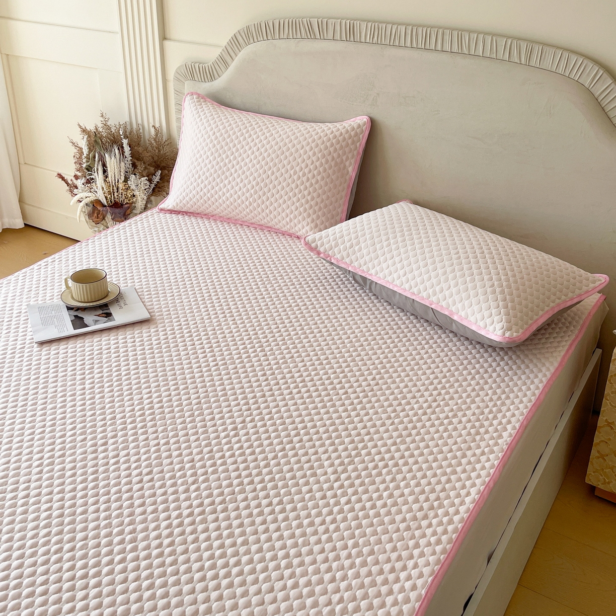 91家纺网 家纺一手货源 找家纺 莱米家纺 2026新款简约纯色凉豆豆床席款凉席 豆豆芭蕾粉