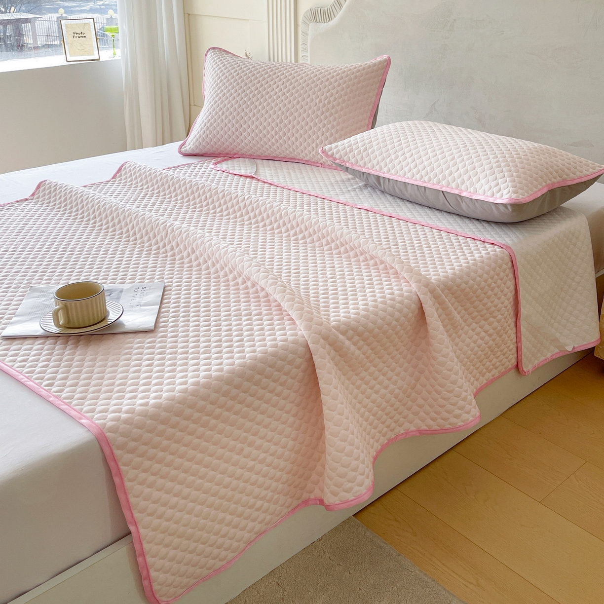 91家纺网 家纺一手货源 找家纺 莱米家纺 2026新款简约纯色凉豆豆床席款凉席 豆豆芭蕾粉