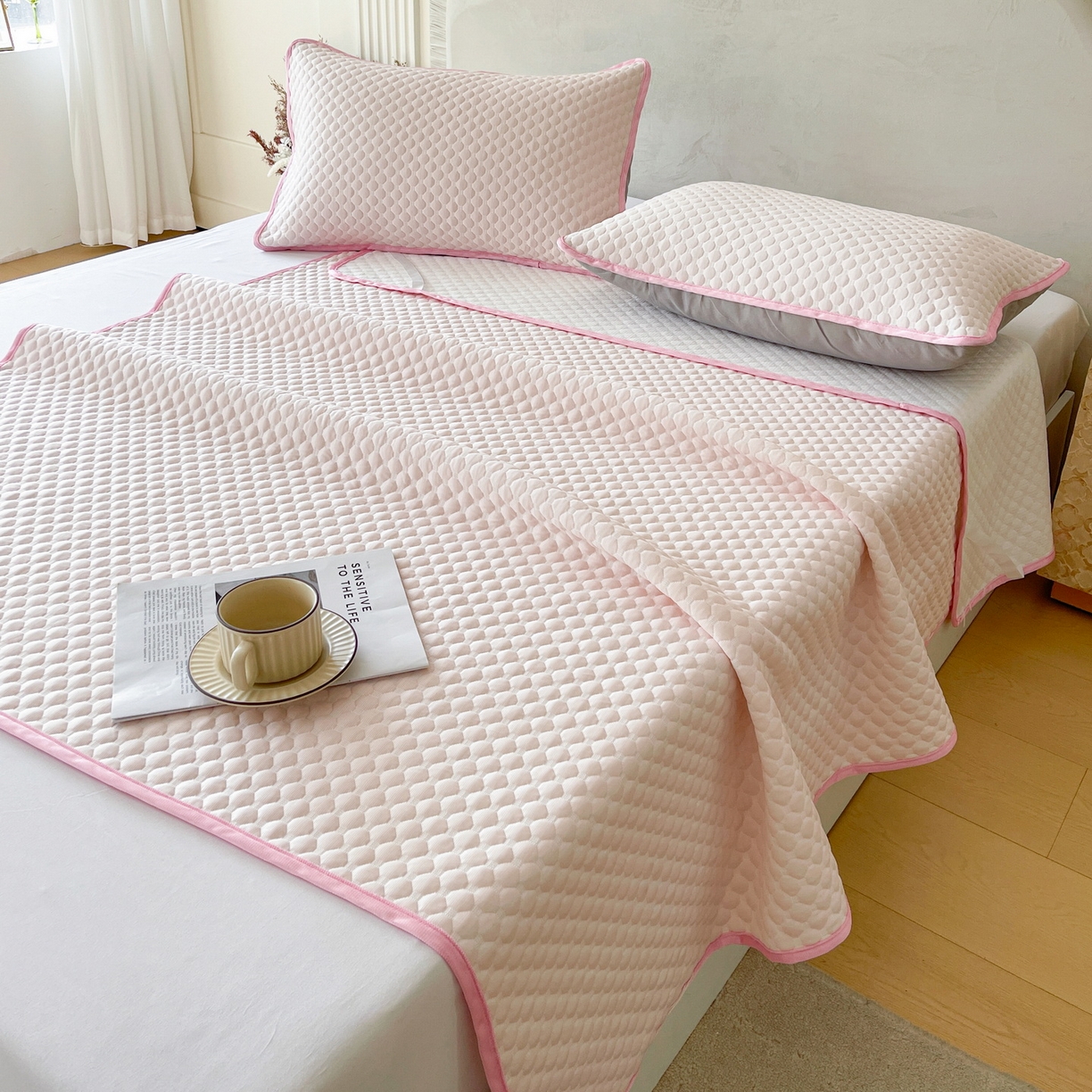 91家纺网 家纺一手货源 找家纺 莱米家纺 2026新款简约纯色凉豆豆床席款凉席 豆豆芭蕾粉