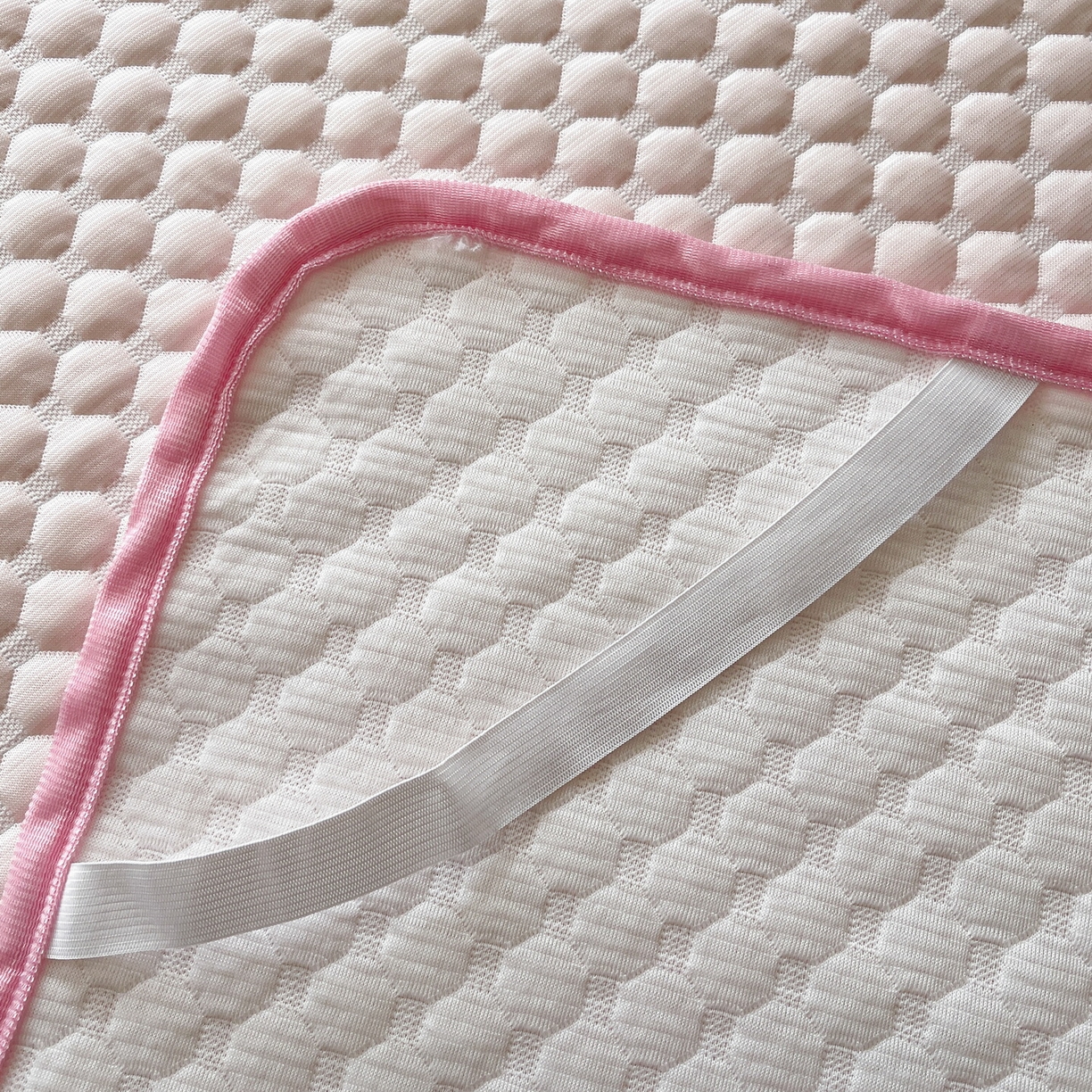 91家纺网 家纺一手货源 找家纺 莱米家纺 2026新款简约纯色凉豆豆床席款凉席 豆豆芭蕾粉