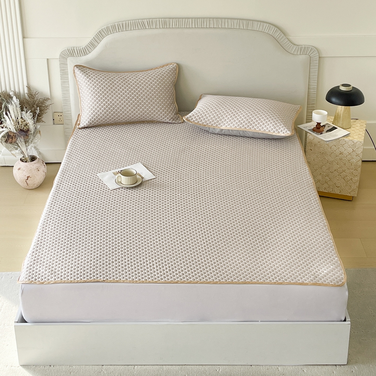 91家纺网 家纺一手货源 找家纺 莱米家纺 2026新款简约纯色凉豆豆床席款凉席 豆豆高级灰