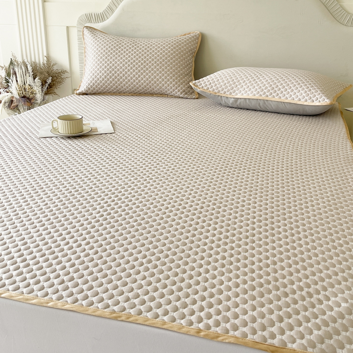 91家纺网 家纺一手货源 找家纺 莱米家纺 2026新款简约纯色凉豆豆床席款凉席 豆豆高级灰