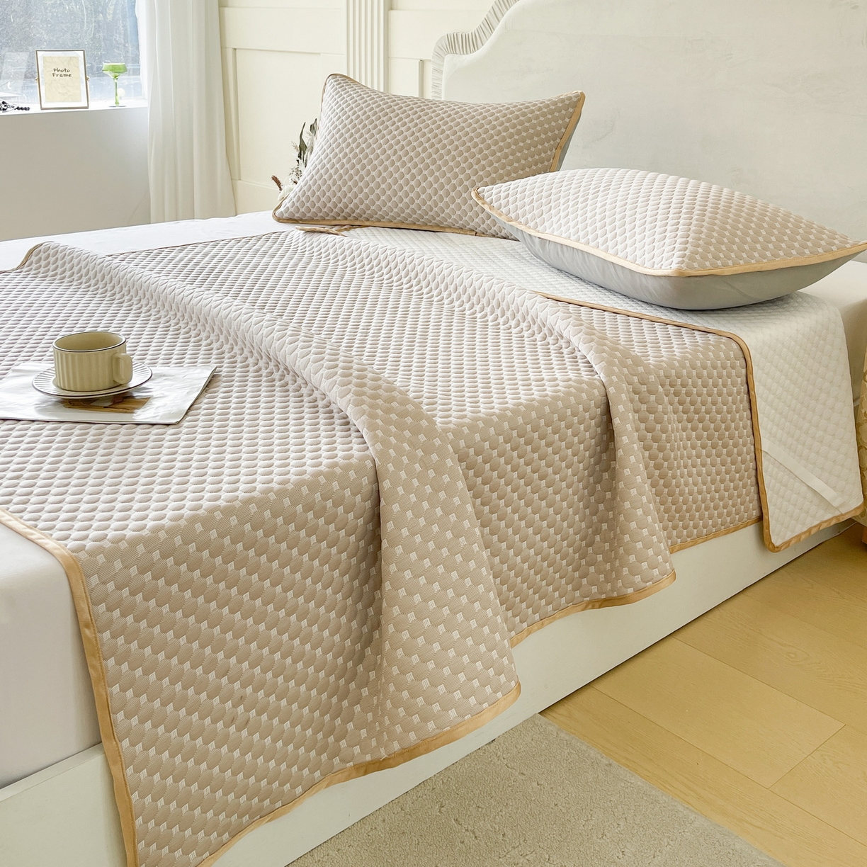 91家纺网 家纺一手货源 找家纺 莱米家纺 2026新款简约纯色凉豆豆床席款凉席 豆豆高级灰