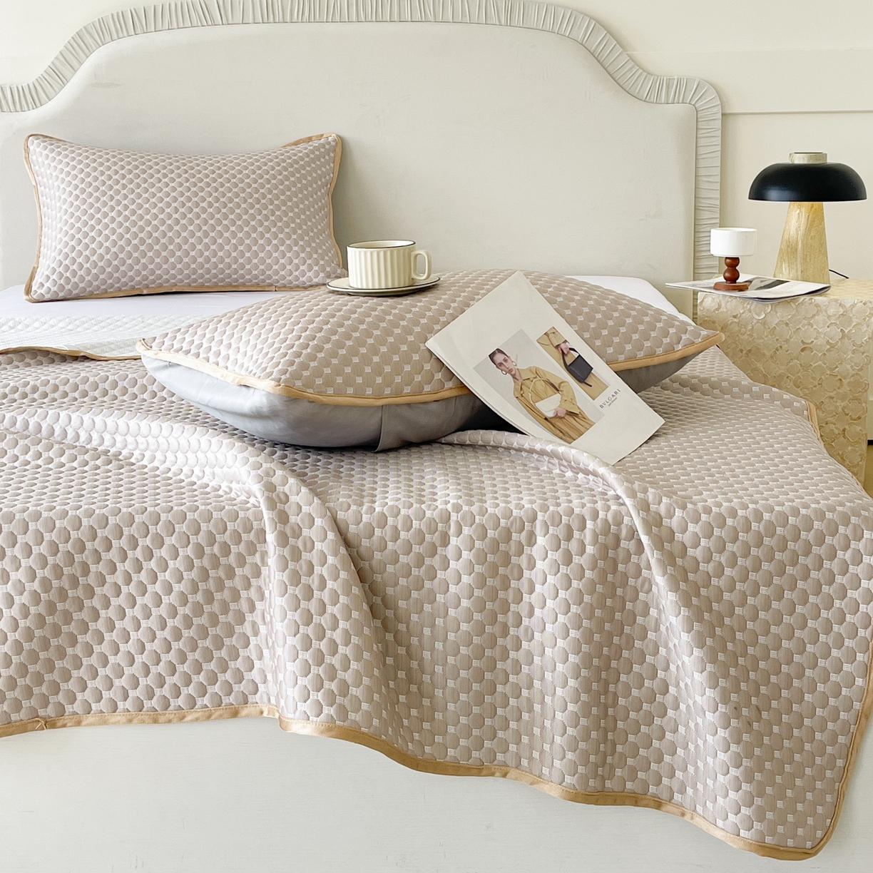 91家纺网 家纺一手货源 找家纺 莱米家纺 2026新款简约纯色凉豆豆床席款凉席 豆豆高级灰