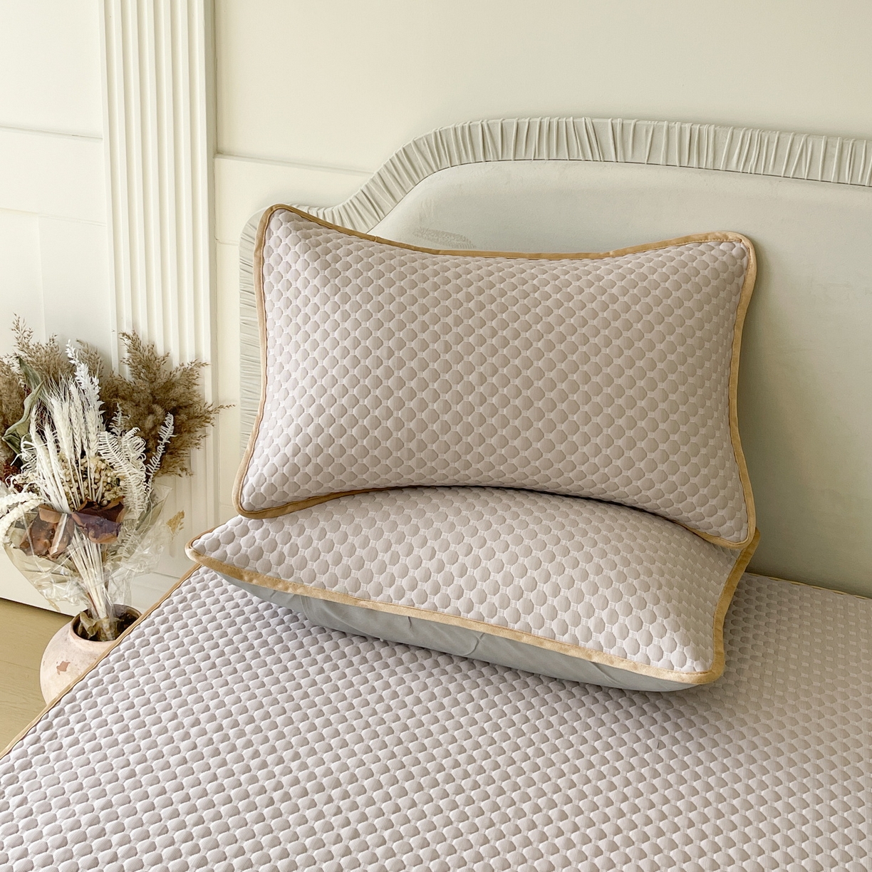 91家纺网 家纺一手货源 找家纺 莱米家纺 2026新款简约纯色凉豆豆床席款凉席 豆豆高级灰