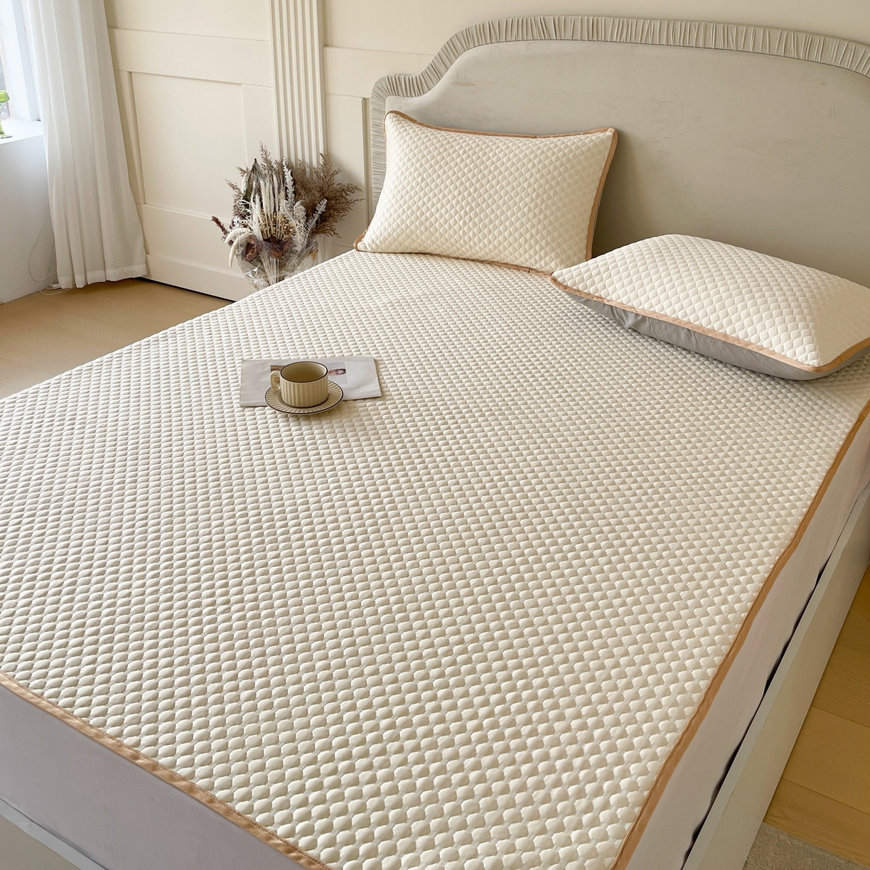 91家纺网 家纺一手货源 找家纺 莱米家纺 2026新款简约纯色凉豆豆床席款凉席 豆豆奶油黄