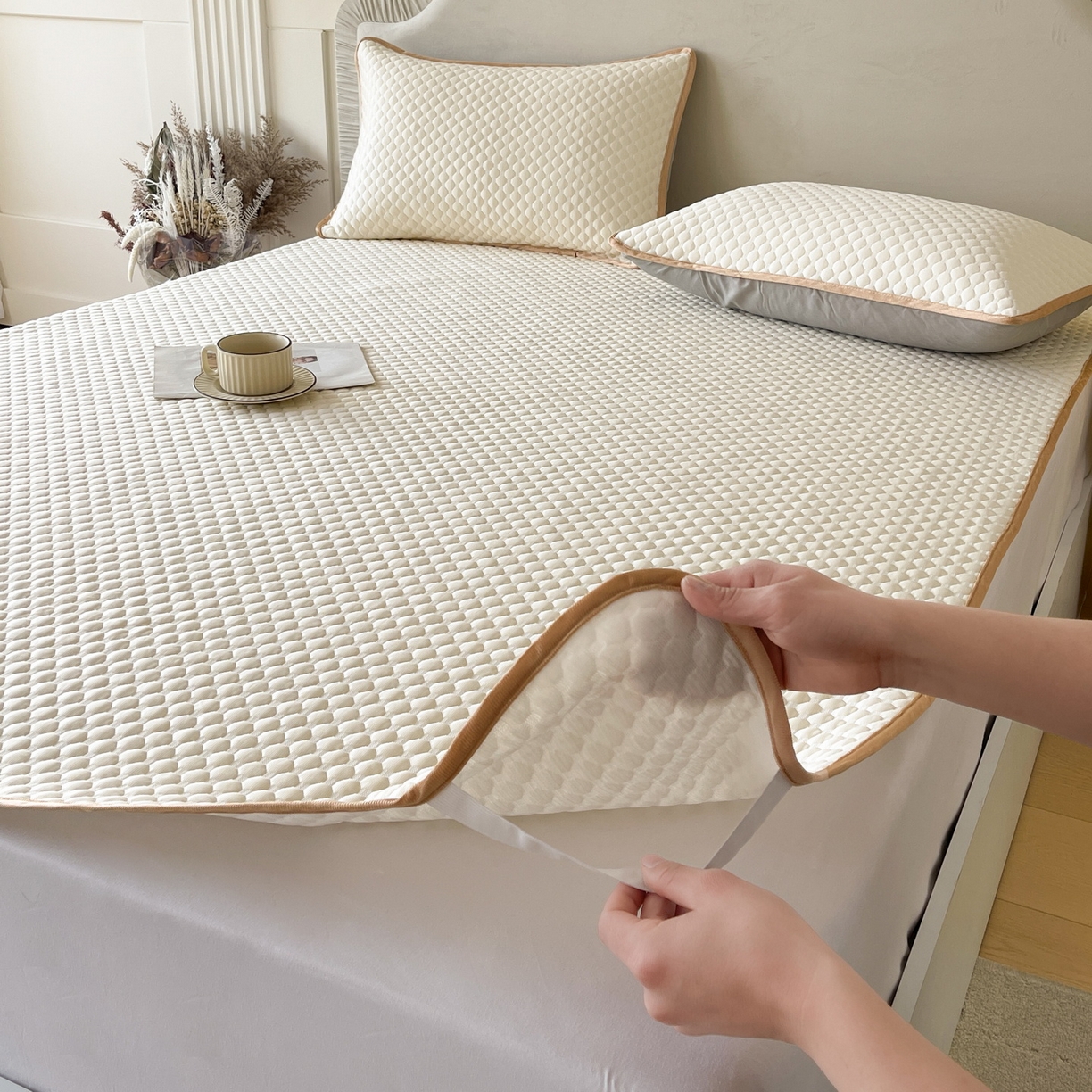 91家纺网 家纺一手货源 找家纺 莱米家纺 2026新款简约纯色凉豆豆床席款凉席 豆豆奶油黄