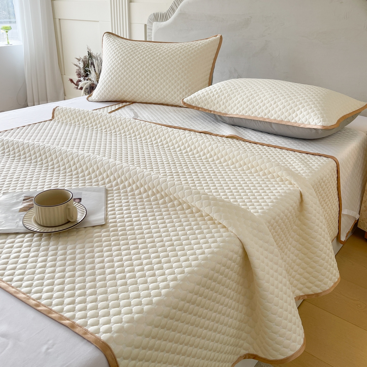 91家纺网 家纺一手货源 找家纺 莱米家纺 2026新款简约纯色凉豆豆床席款凉席 豆豆奶油黄