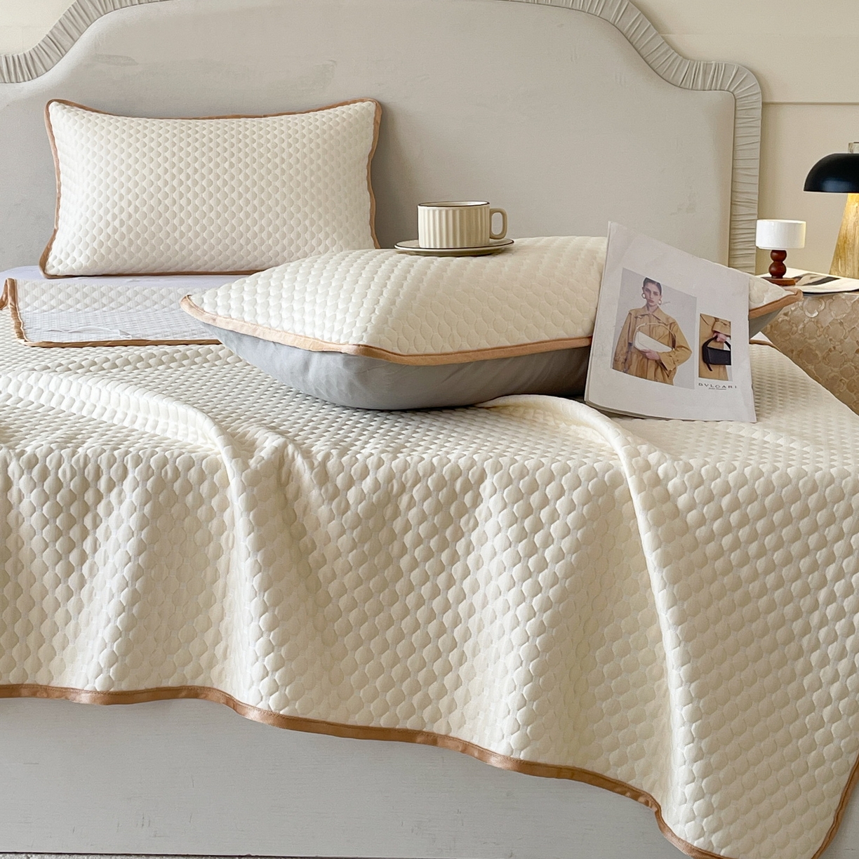 91家纺网 家纺一手货源 找家纺 莱米家纺 2026新款简约纯色凉豆豆床席款凉席 豆豆奶油黄