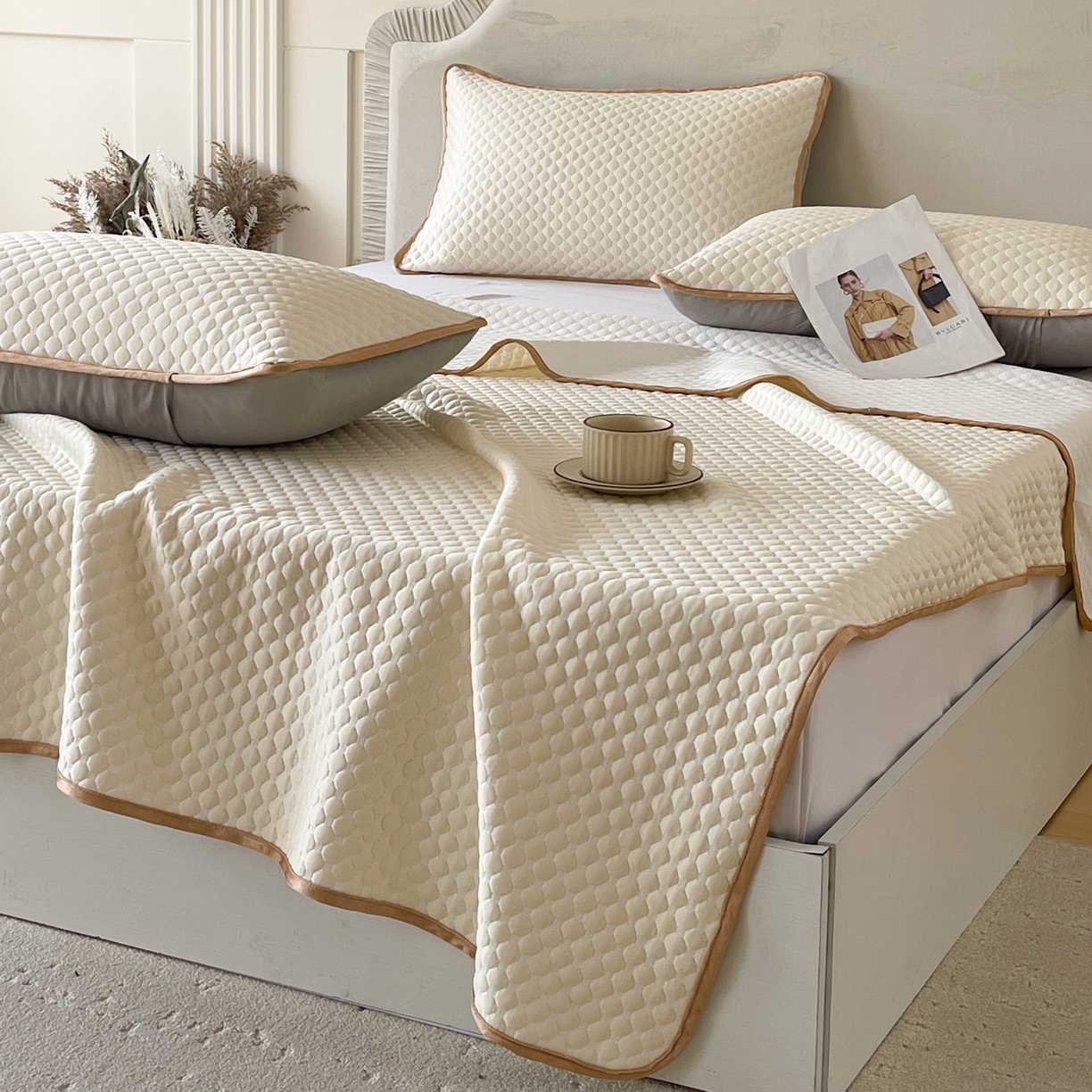 91家纺网 家纺一手货源 找家纺 莱米家纺 2026新款简约纯色凉豆豆床席款凉席 豆豆奶油黄