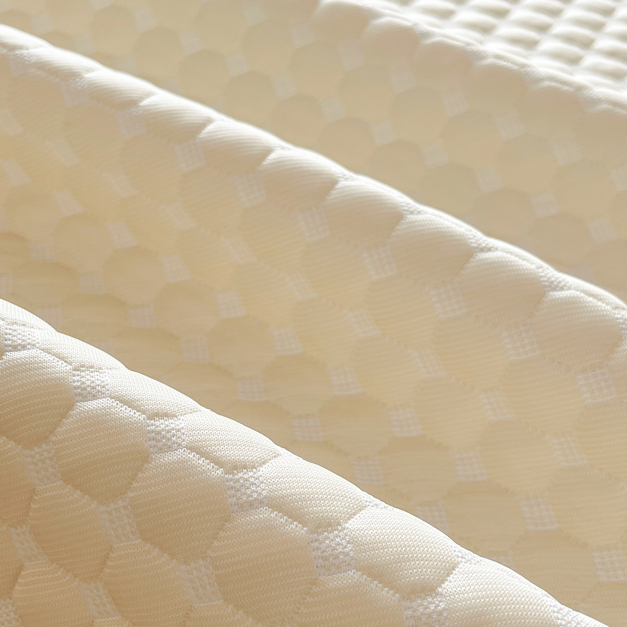 91家纺网 家纺一手货源 找家纺 莱米家纺 2026新款简约纯色凉豆豆床席款凉席 豆豆奶油黄