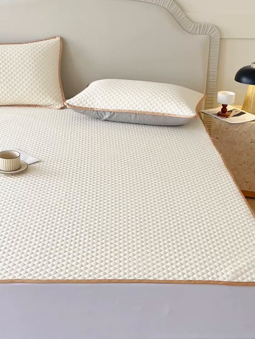 91家纺网 家纺一手货源 找家纺 莱米家纺 2026新款简约纯色凉豆豆床席款凉席 豆豆奶油黄